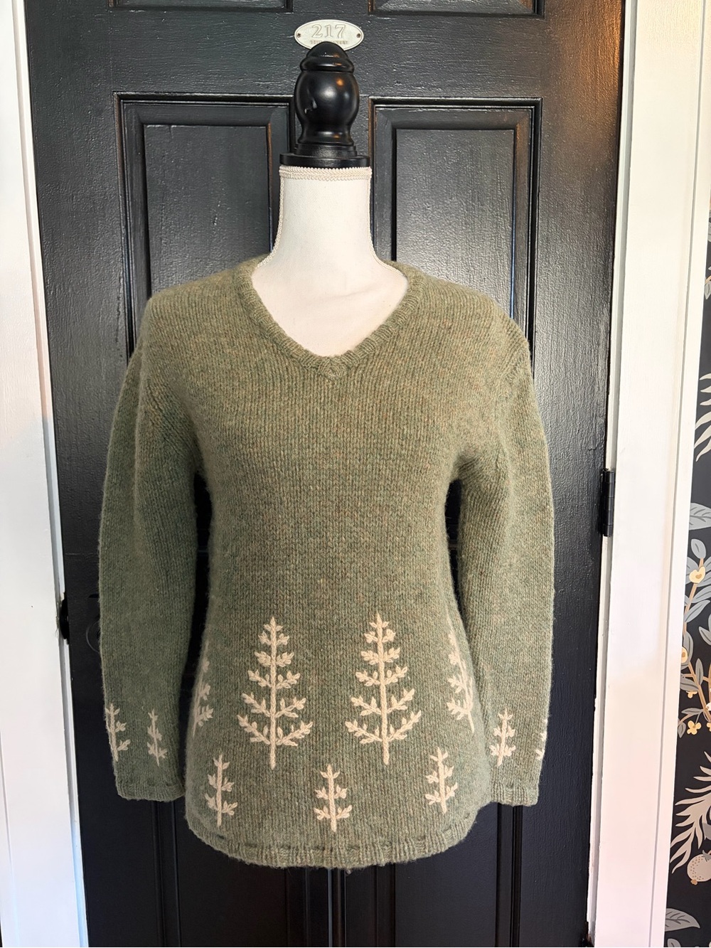Vintage Eddie Bauer 100% Wool V Neck Sweater XS